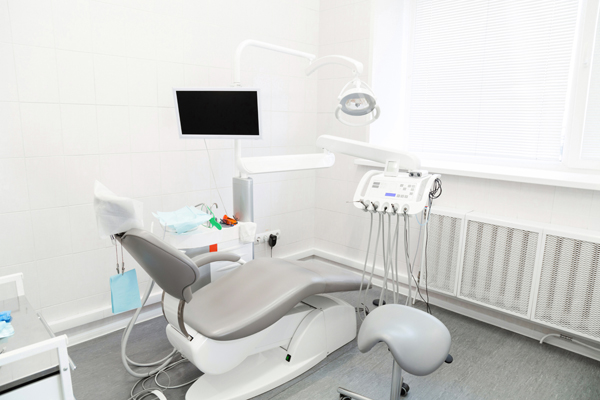 Reasons To Visit An Emergency Dentist For Tooth Extraction